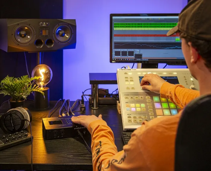 namm 2021: bus-powered zen go interface from antelope - detail 4