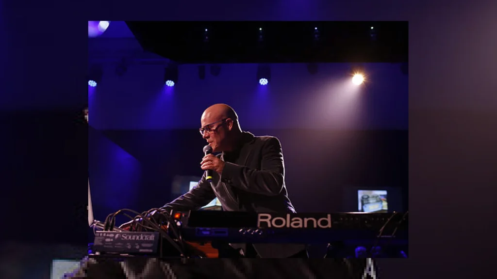 Thomas Dolby performs live in Roland Cloud | SM Mastering