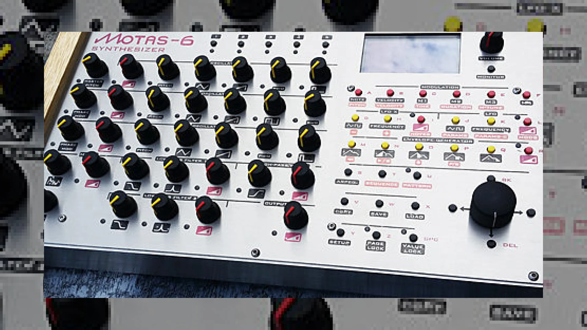 motas-6 monophonic analogue synthesizer